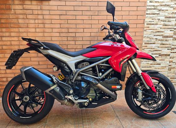 DUCATI HYPERSTRADA 821 